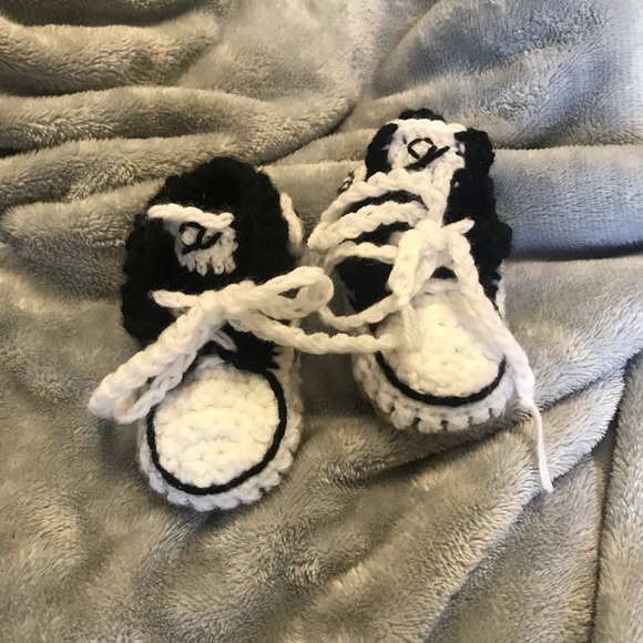 Converse crochet walking shoes size 3-6 months - Picture 3 of 5